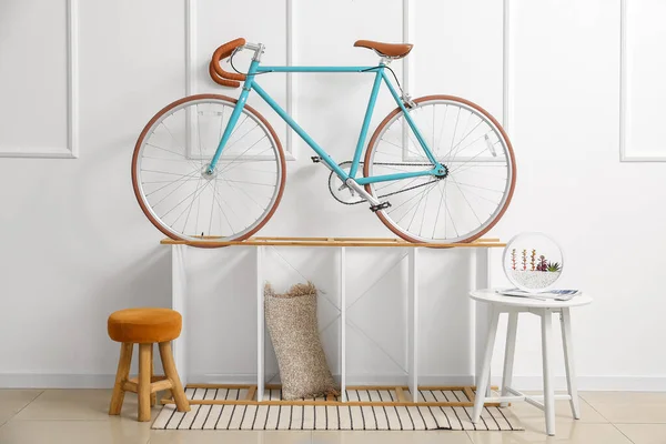 Modern Bicycle Stand Stool Table White Wall — Stock Photo, Image