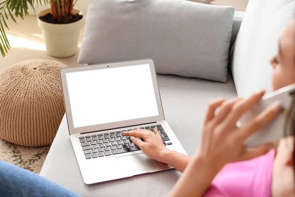 Young Woman Talking Mobile Phone While Using Laptop Sofa Home — Stock Photo, Image