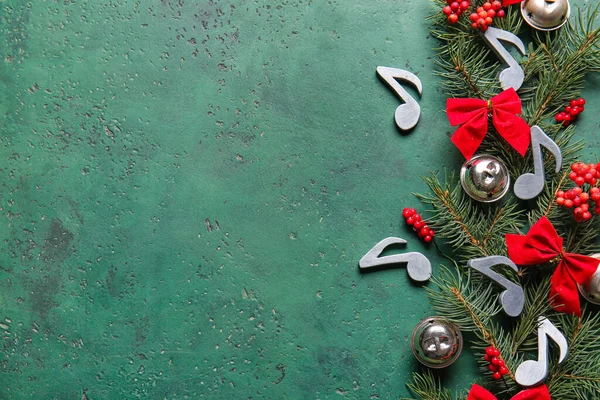 Ramo Árvore Abeto Com Decoração Natal Sinais Nota Fundo Cor — Fotografia de Stock