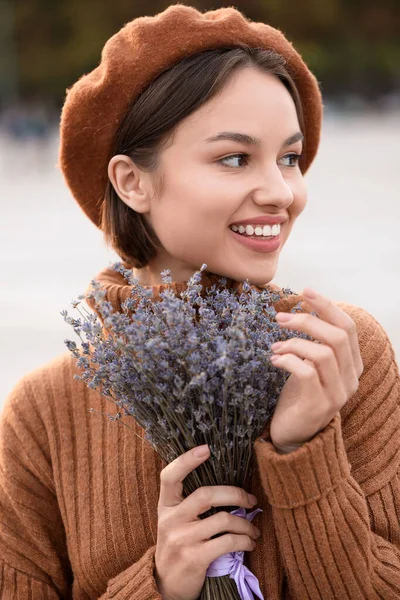 Young Smiling Woman Bouquet Lavender Flowers Outdoors — Stock Photo, Image