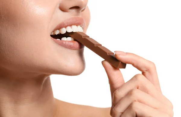Hermosa Joven Con Chocolate Dulce Sobre Fondo Blanco Primer Plano — Foto de Stock