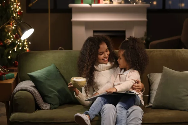 Little African American Girl Her Mother Cup Hot Cocoa Reading — Stock Photo, Image