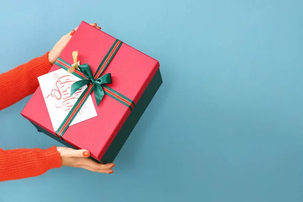 Woman Holding Christmas Gift Box Color Background Closeup — Stock Photo, Image