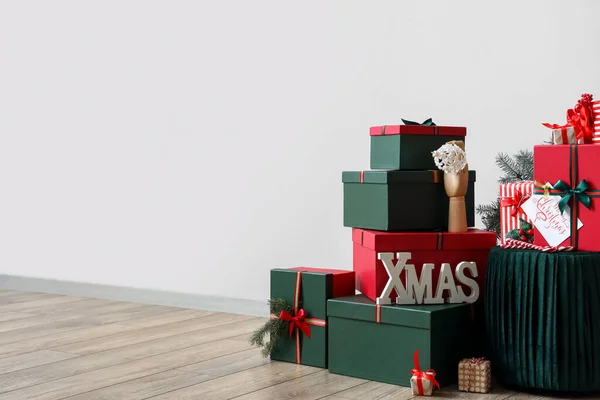 Різдвяні Подарункові Коробки Декор Слово Xmas Підлозі — стокове фото