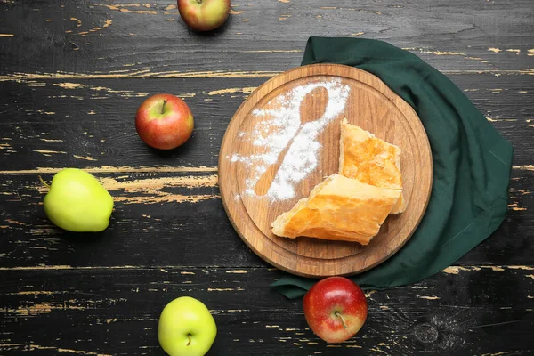 Board Pieces Tasty Apple Strudel Fresh Fruits Black Wooden Background — Stock Photo, Image