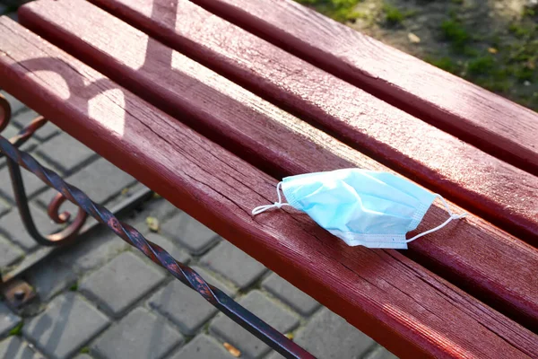 Used Medical Mask Bench Park — Stock Photo, Image