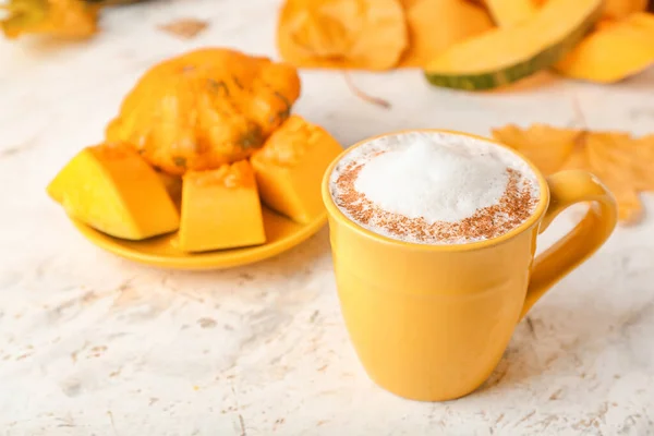 Cup Tasty Pumpkin Latte Light Background — Stock Photo, Image