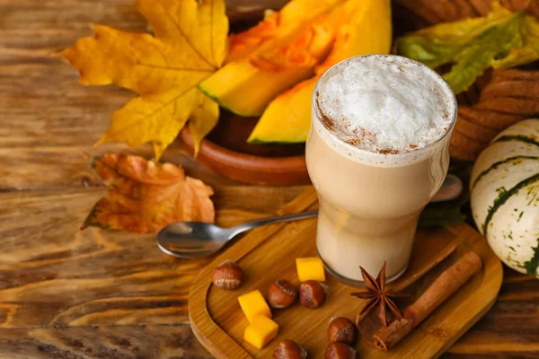 Bicchiere Latte Zucca Saporito Sfondo Legno — Foto Stock