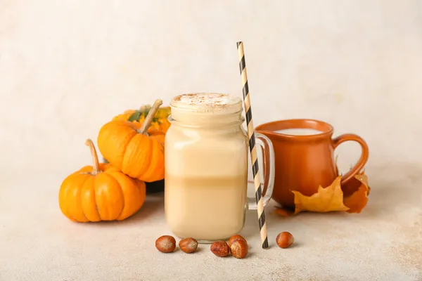 Mason Jar Tasty Pumpkin Latte Light Background — Stock Photo, Image