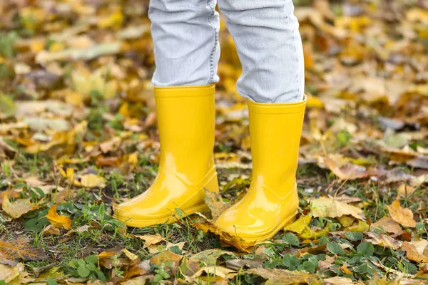 Woman Yellow Gumboots Autumn Park — Stock Photo, Image