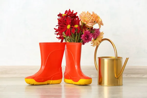 Pair Rubber Boots Chrysanthemum Flowers Watering Can Floor Light Wall — Stock Photo, Image