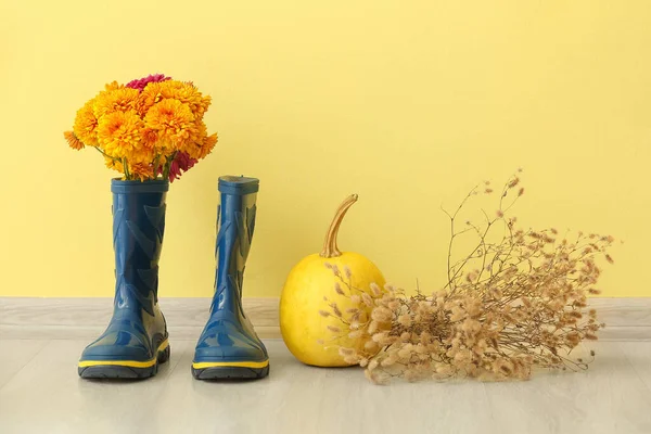 Pair Rubber Boots Flowers Pumpkin Color Wall — Stock Photo, Image