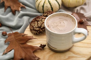 Ekoseli balkabağı kahvesi.