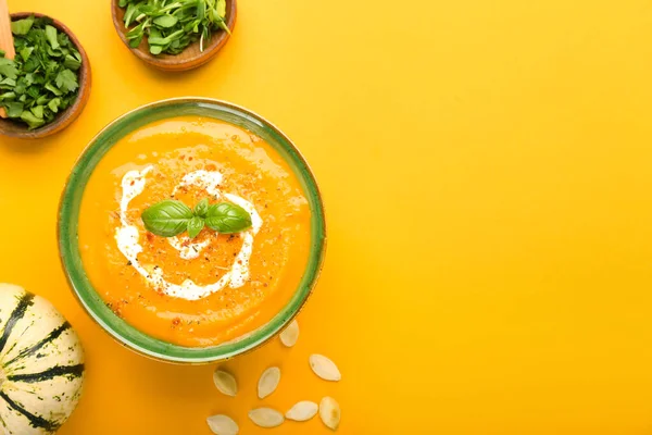 Bowl Tasty Pumpkin Cream Soup Orange Background — Stock Photo, Image