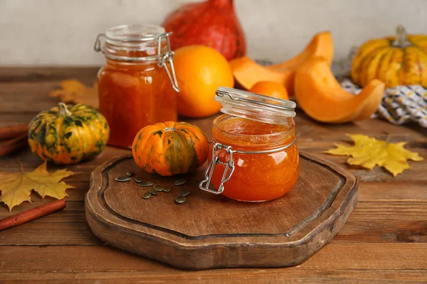 Vasetti Marmellata Zucca Dolce Sul Tavolo — Foto Stock