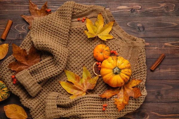 Trendy Sweater Autumn Decor Wooden Background — Stock Photo, Image