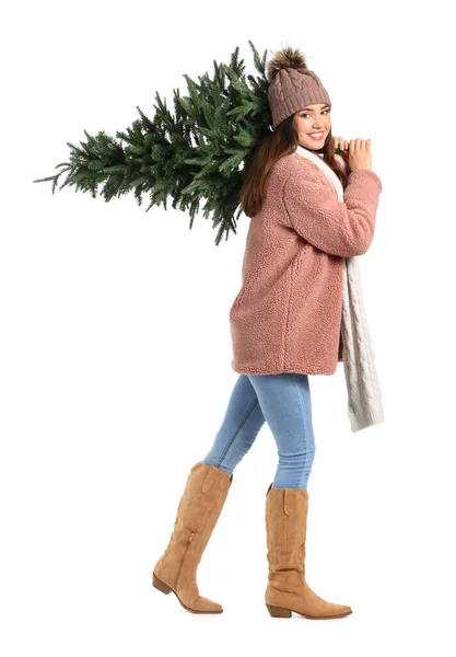 Beyaz Arka Planda Noel Ağacı Olan Yürüyen Güzel Bir Kadın — Stok fotoğraf