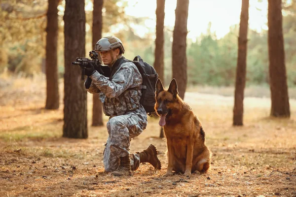 Soldier Military Working Dog Combat Operation Outdoors — Stock Photo, Image
