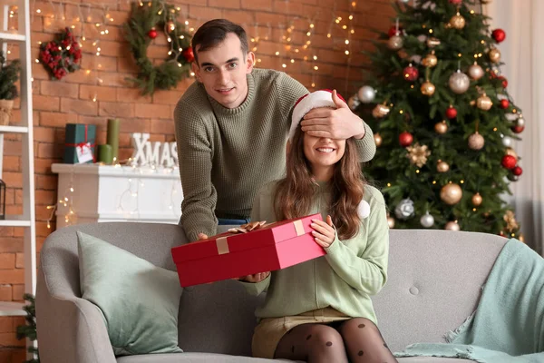 Young Man Greeting His Girlfriend Christmas Eve Home — Stock Photo, Image