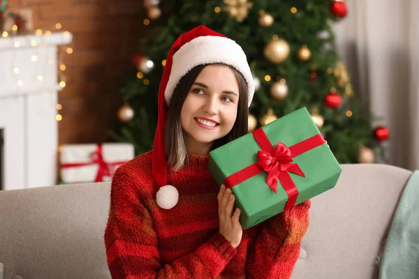 Beautiful Young Woman Gift Home Christmas Eve — Stock Photo, Image