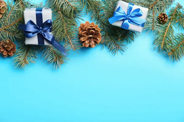 Composição Natal Com Caixas Presente Cones Pinho Ramos Abeto Fundo — Fotografia de Stock