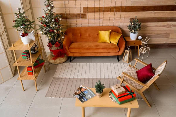 Interior Stylish Living Room Red Sofa Christmas Trees Glowing Lights — Stock Photo, Image