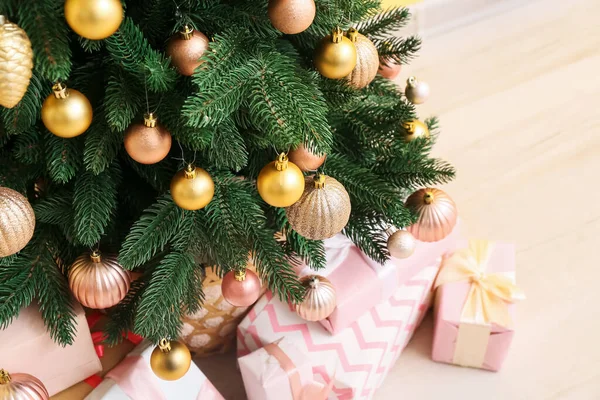 Beautiful Christmas Tree Pink Gift Boxes Room Closeup — Stock Photo, Image