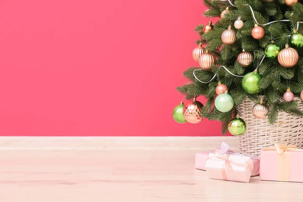 Beautiful Christmas Tree Gifts Pink Wall — Stock Photo, Image