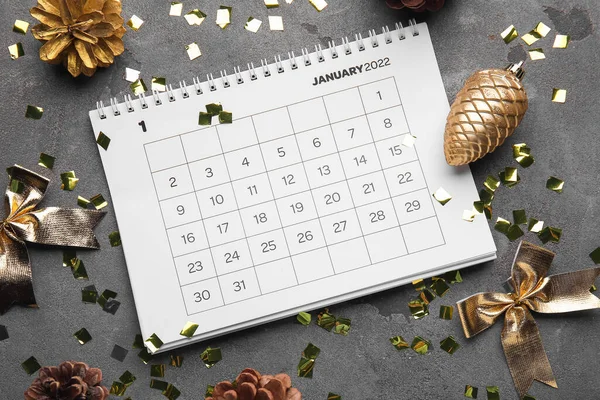 Calendar Hârtie Pentru Ianuarie 2022 Decor Crăciun Confetti Fundal Întunecat — Fotografie, imagine de stoc