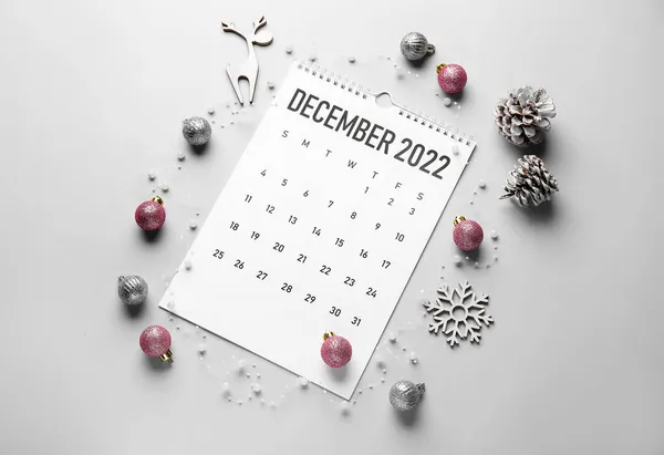 Calendario Papel Para Diciembre 2022 Decoración Navideña Sobre Fondo Claro —  Fotos de Stock