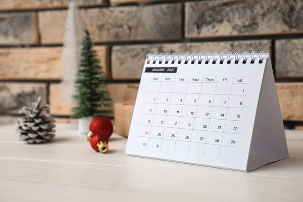 Calendario Papel Para Enero 2022 Decoración Navidad Mesa Madera Blanca — Foto de Stock