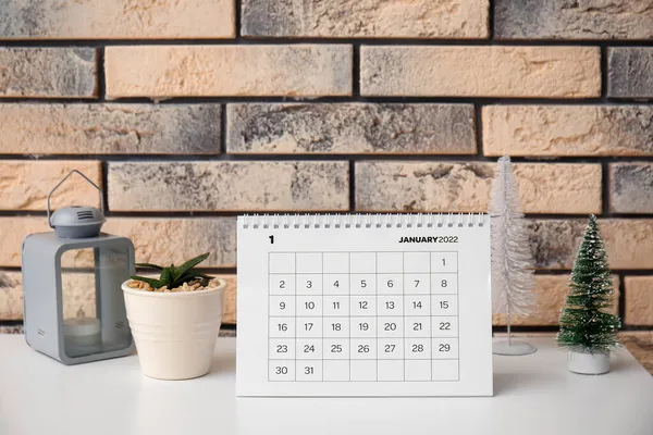 Paper Calendar January 2022 Houseplant Christmas Decor Shelf Brick Wall — Stock Photo, Image