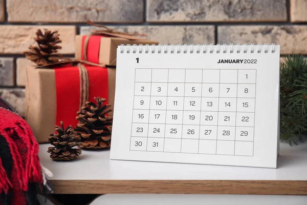 Calendario Papel Para Enero 2022 Decoración Navidad Cómoda Cerca Pared — Foto de Stock