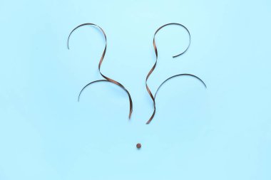 Renkli kurdelelerden yapılmış Noel geyikleri