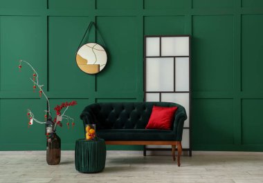 Çin Yeni Yıl kutlamaları için dekore edilmiş modern odanın içi.