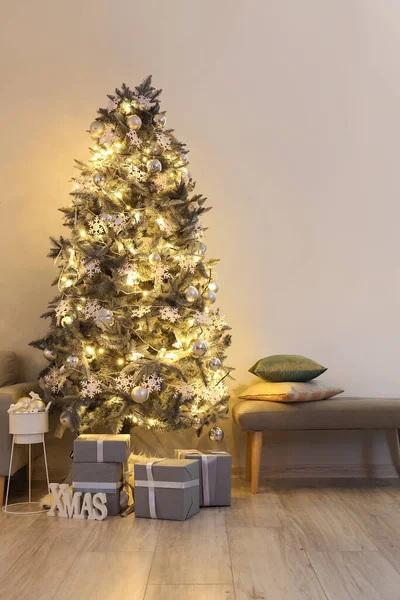 Interior Moderna Sala Estar Com Árvore Natal — Fotografia de Stock