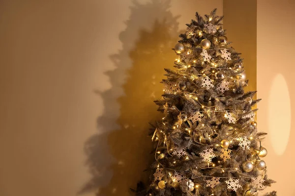 Oda Güzel Noel Ağacı — Stok fotoğraf