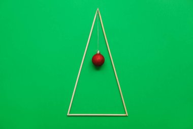 Renkli arka planda yaratıcı Noel ağacı