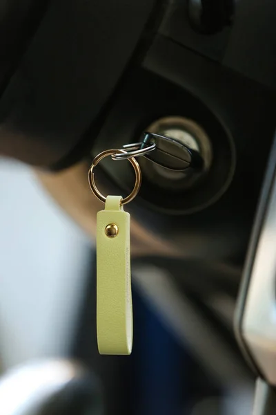 Schlüssel Aus Modernem Auto Zündschloss — Stockfoto