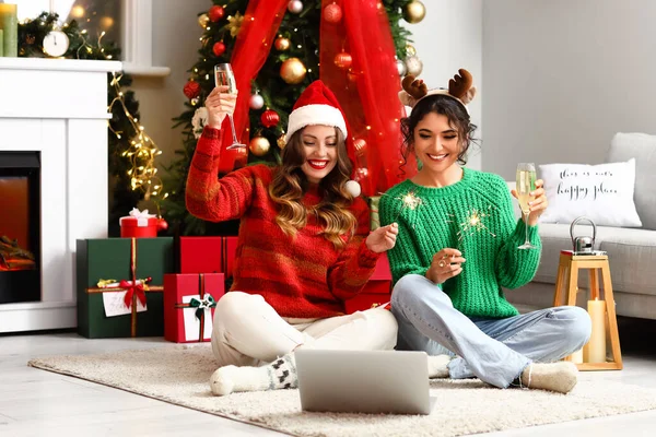 Young Women Christmas Online Party Home — Stock Photo, Image