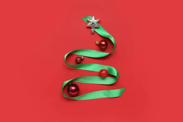 Árbol Navidad Creativo Hecho Decoraciones Sobre Fondo Color —  Fotos de Stock