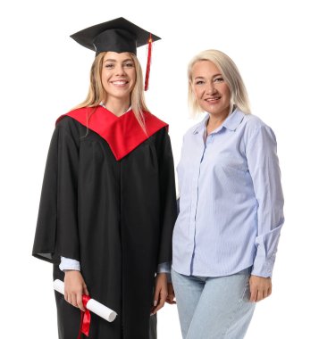 Annesi beyaz arka planda mutlu bir kız öğrenci.