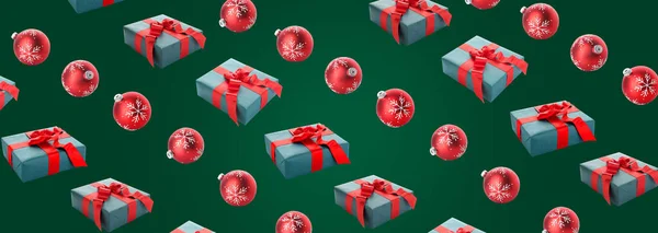 Caixas Presente Bonitas Com Bolas Natal Fundo Verde — Fotografia de Stock