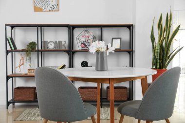 Çağdaş mutfağı olan stüdyo daire