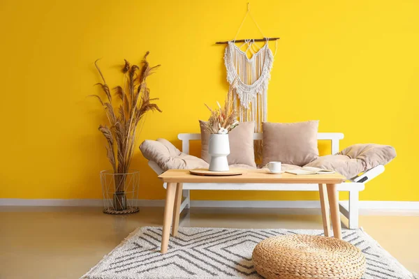 Interior Stylish Room Couch Dry Reeds Vases Yellow Wall — Stock Photo, Image