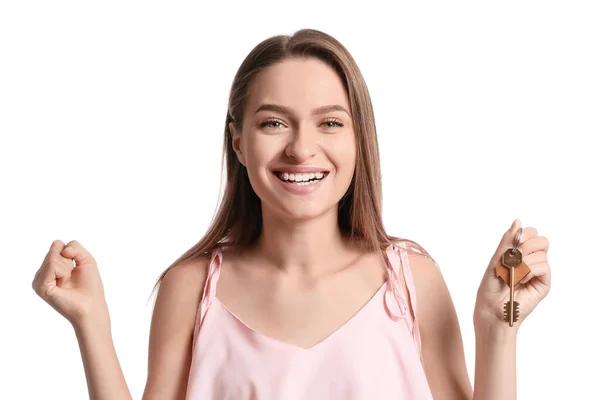 Lächelnde Junge Frau Mit Hausschlüssel Auf Weißem Hintergrund — Stockfoto