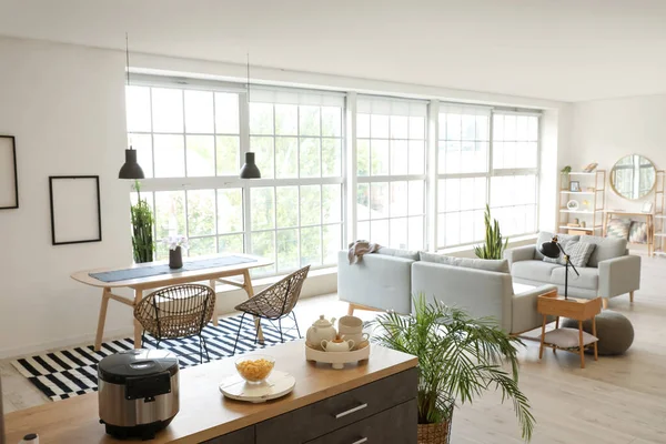 Apartemen Studio Dengan Dapur Kontemporer — Stok Foto