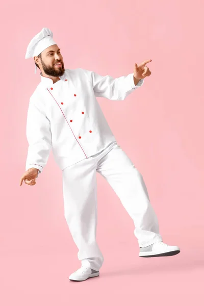 Baile Chef Masculino Sobre Fondo Rosa —  Fotos de Stock