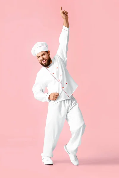 Dançando Chef Masculino Fundo Rosa — Fotografia de Stock