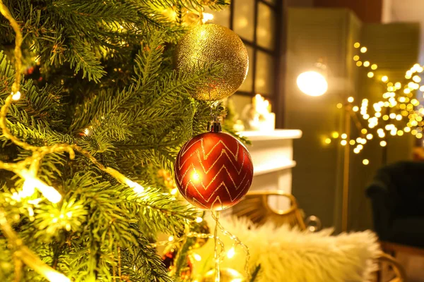 Hermoso Árbol Navidad Decorado Habitación Primer Plano —  Fotos de Stock